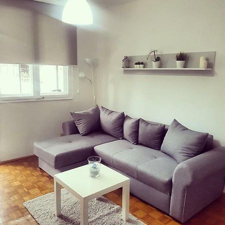 Apartman Kej Pirot Eksteriør billede