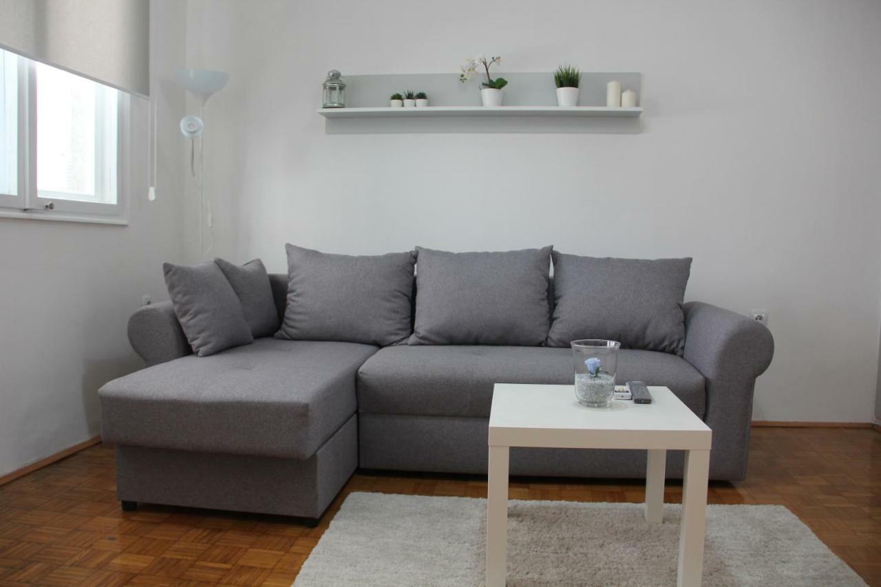 Apartman Kej Pirot Eksteriør billede
