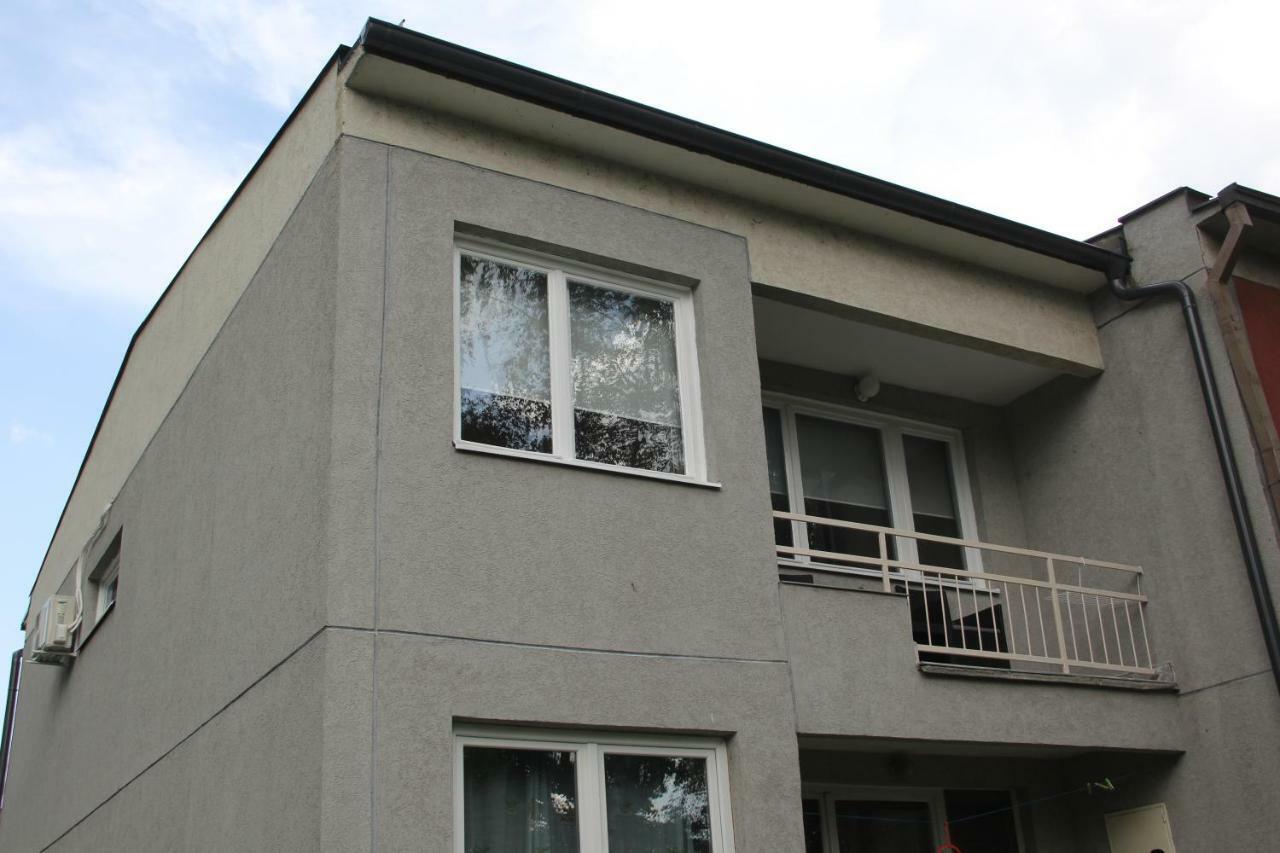 Apartman Kej Pirot Eksteriør billede