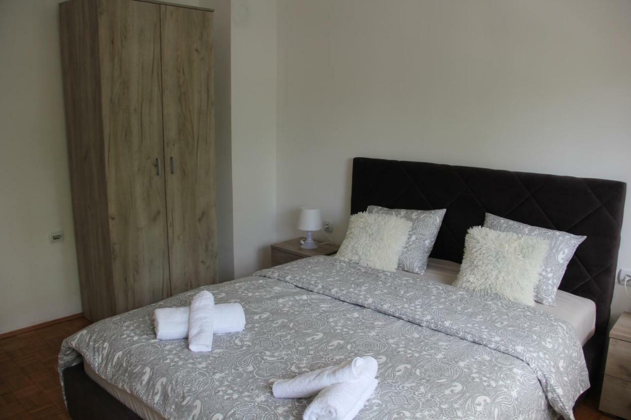 Apartman Kej Pirot Eksteriør billede