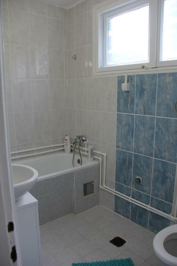Apartman Kej Pirot Eksteriør billede
