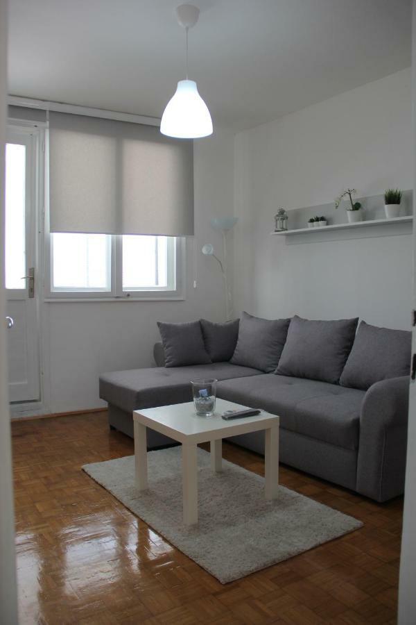 Apartman Kej Pirot Eksteriør billede