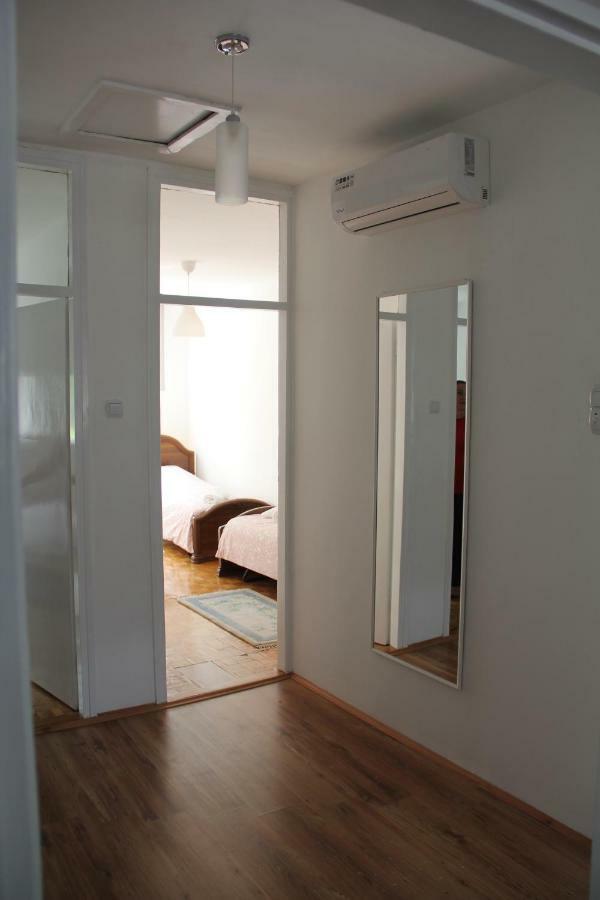 Apartman Kej Pirot Eksteriør billede