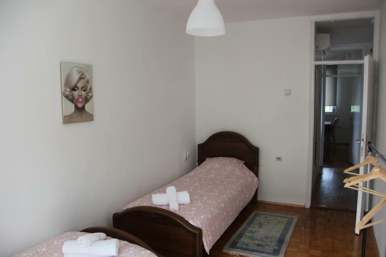 Apartman Kej Pirot Eksteriør billede