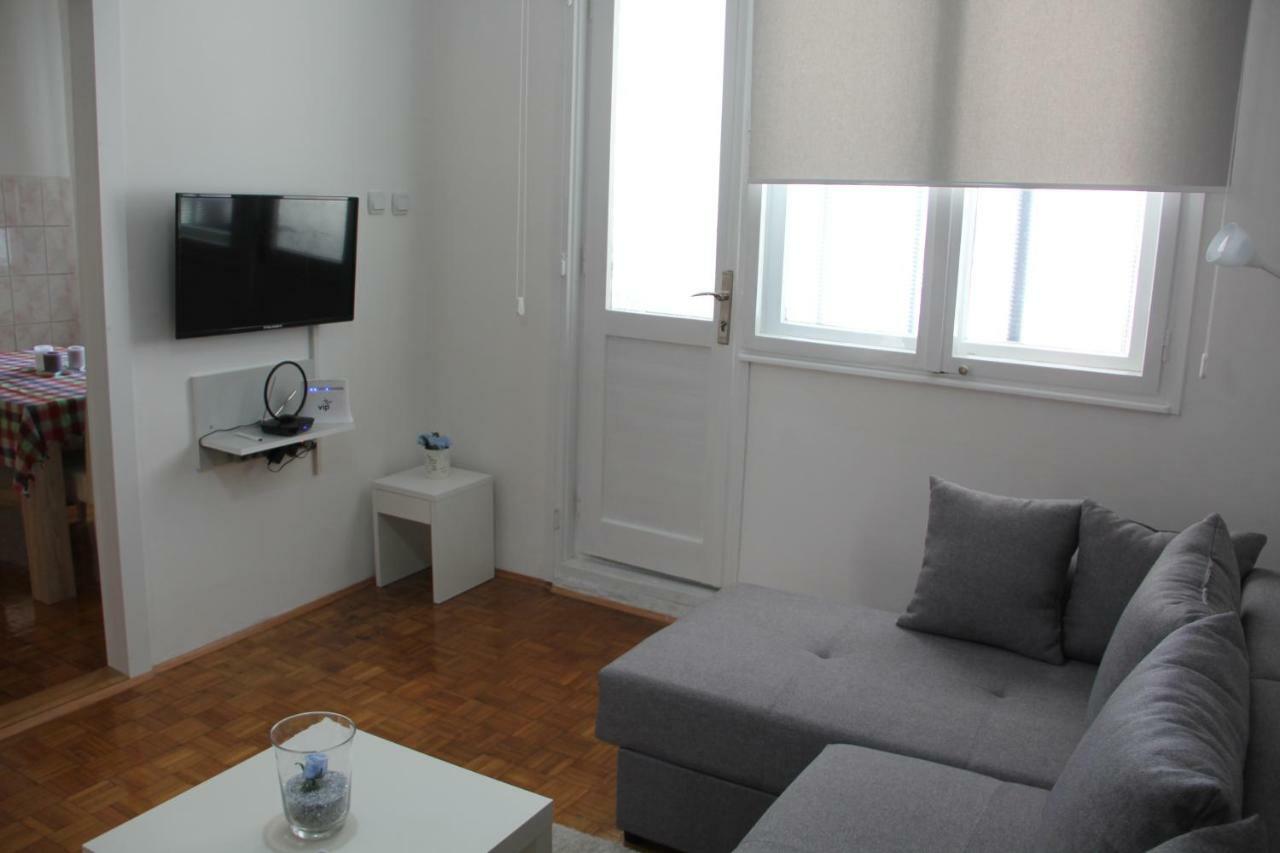 Apartman Kej Pirot Eksteriør billede